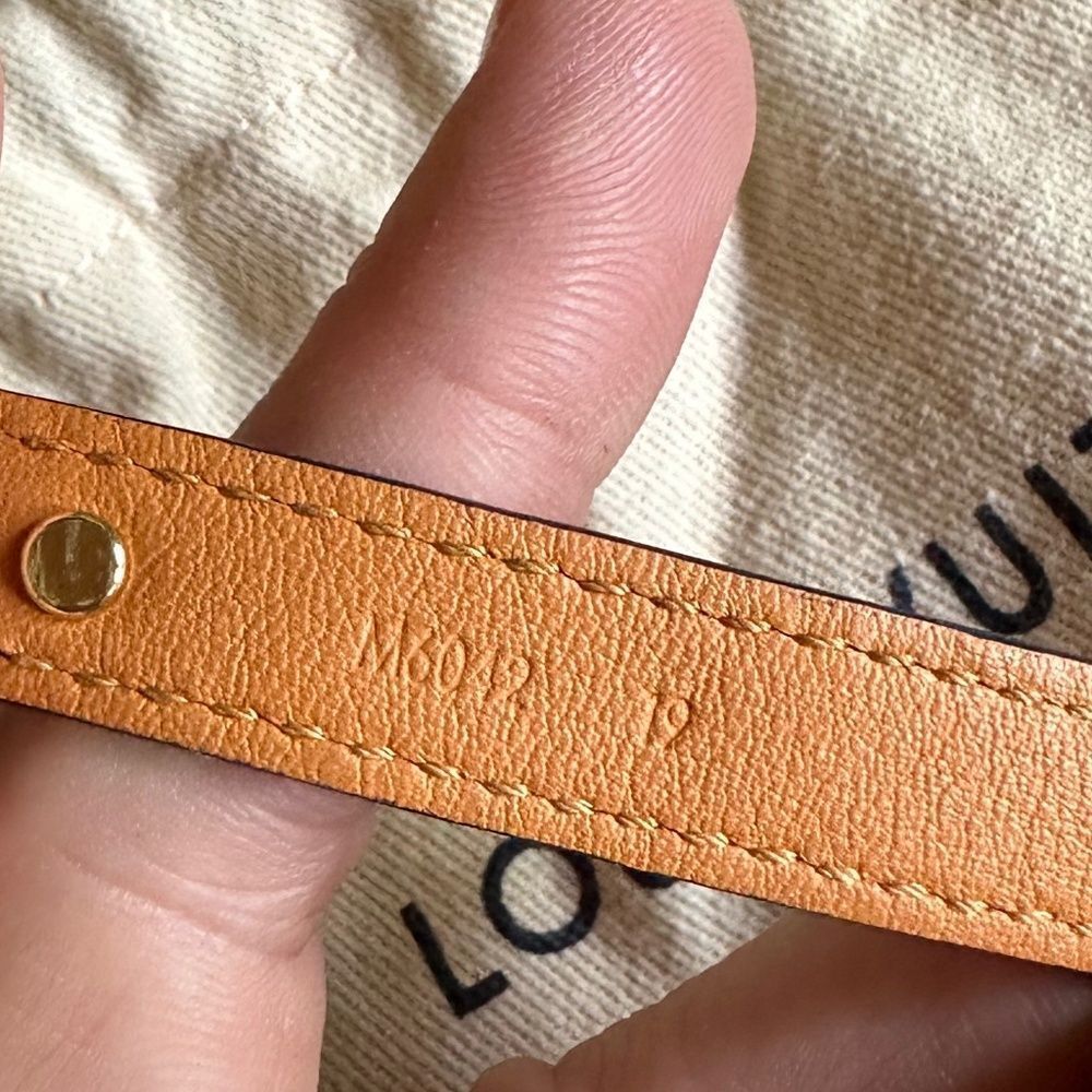 Authentic Louis Vuitton Essential V Bracelet - Picture 9 of 12